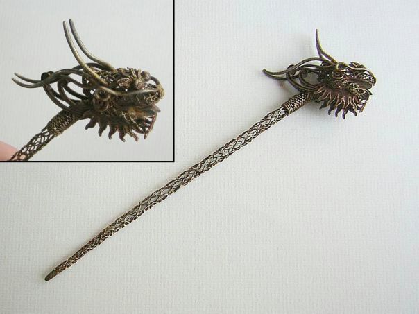 Hairpin with dragon head – (8177)